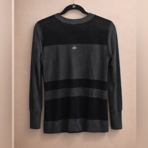 ALO Yoga Women's Gray and Black Long Sleeve mesh Top